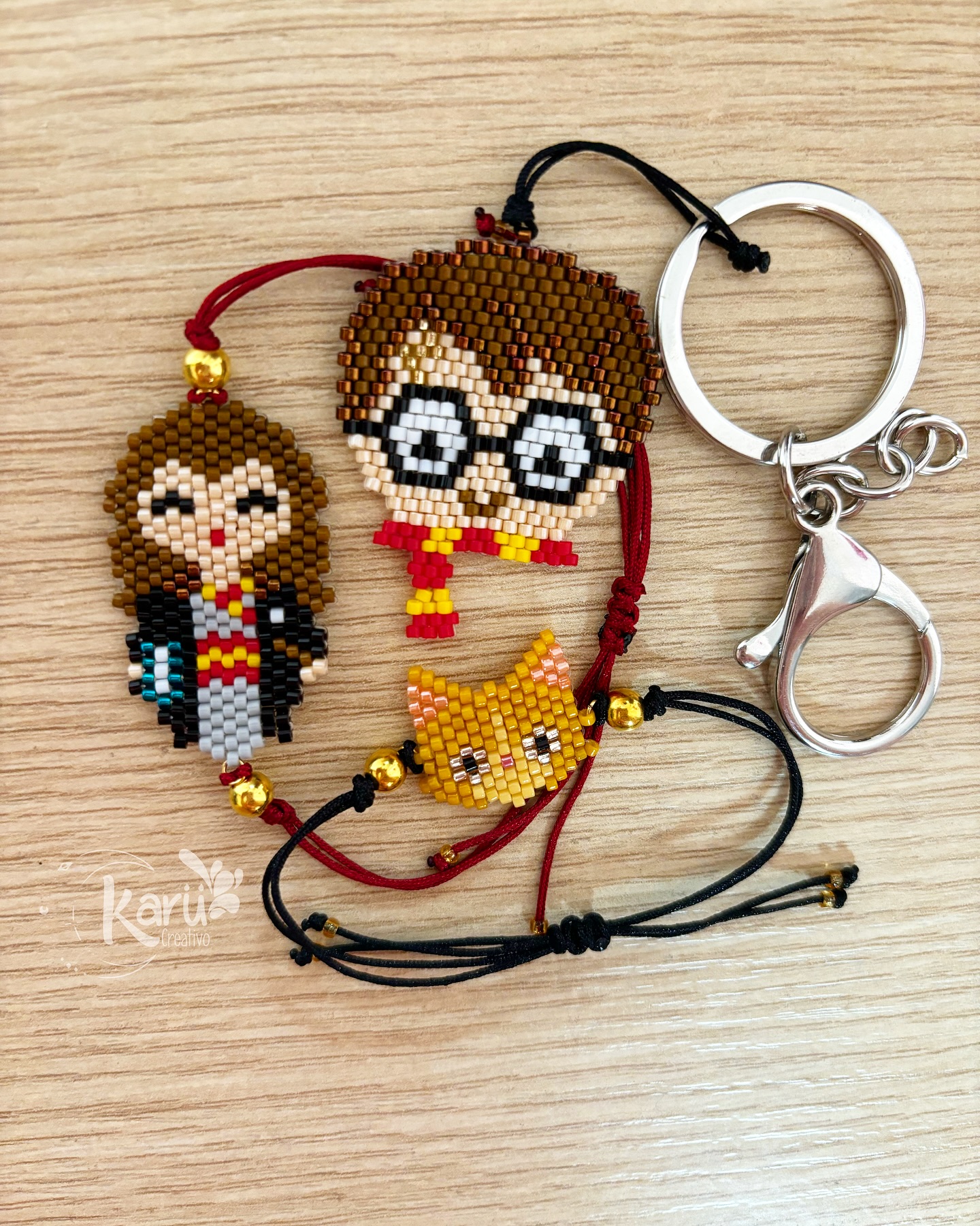 Se venden accesorios elaborados en Miyuki