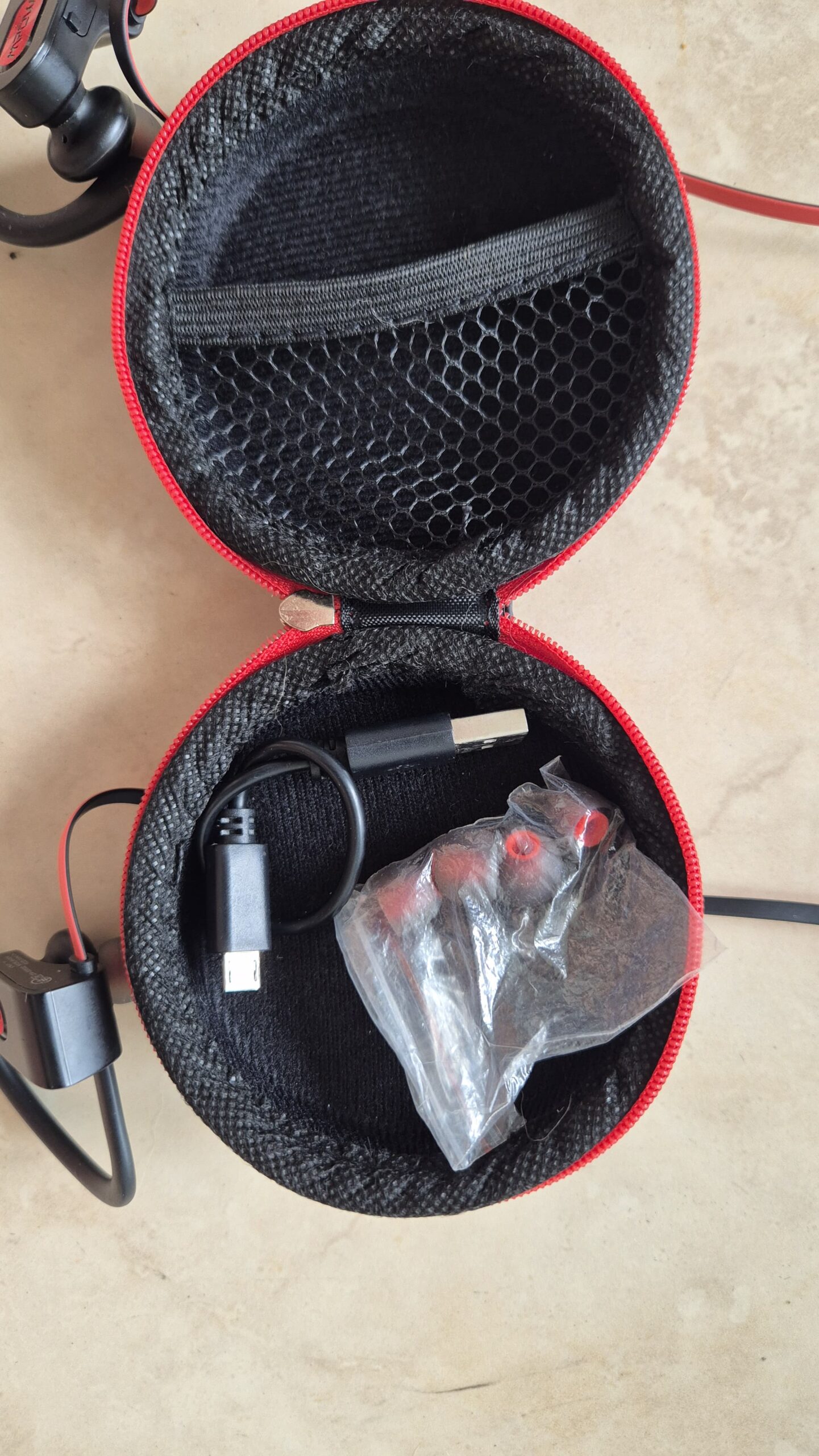 KIT DE TRES AUDÍFONOS DEPORTIVOS
