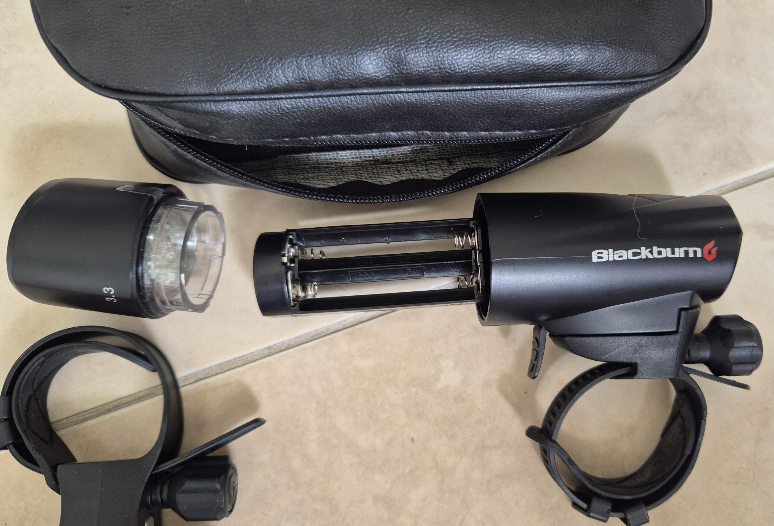 KIT PARA MONTAR BICICLETA: CASCO Y LUCES