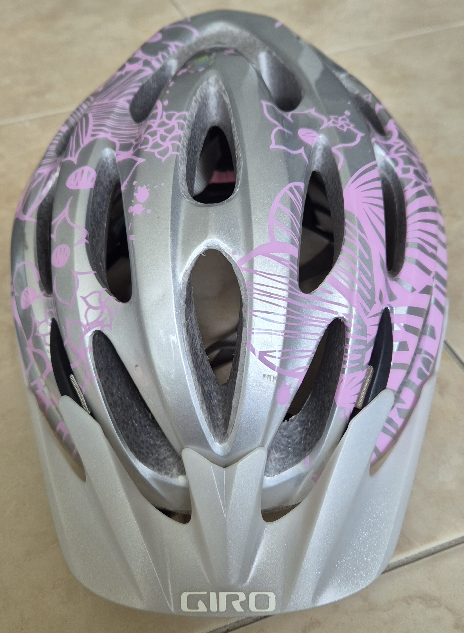 KIT PARA MONTAR BICICLETA: CASCO Y LUCES