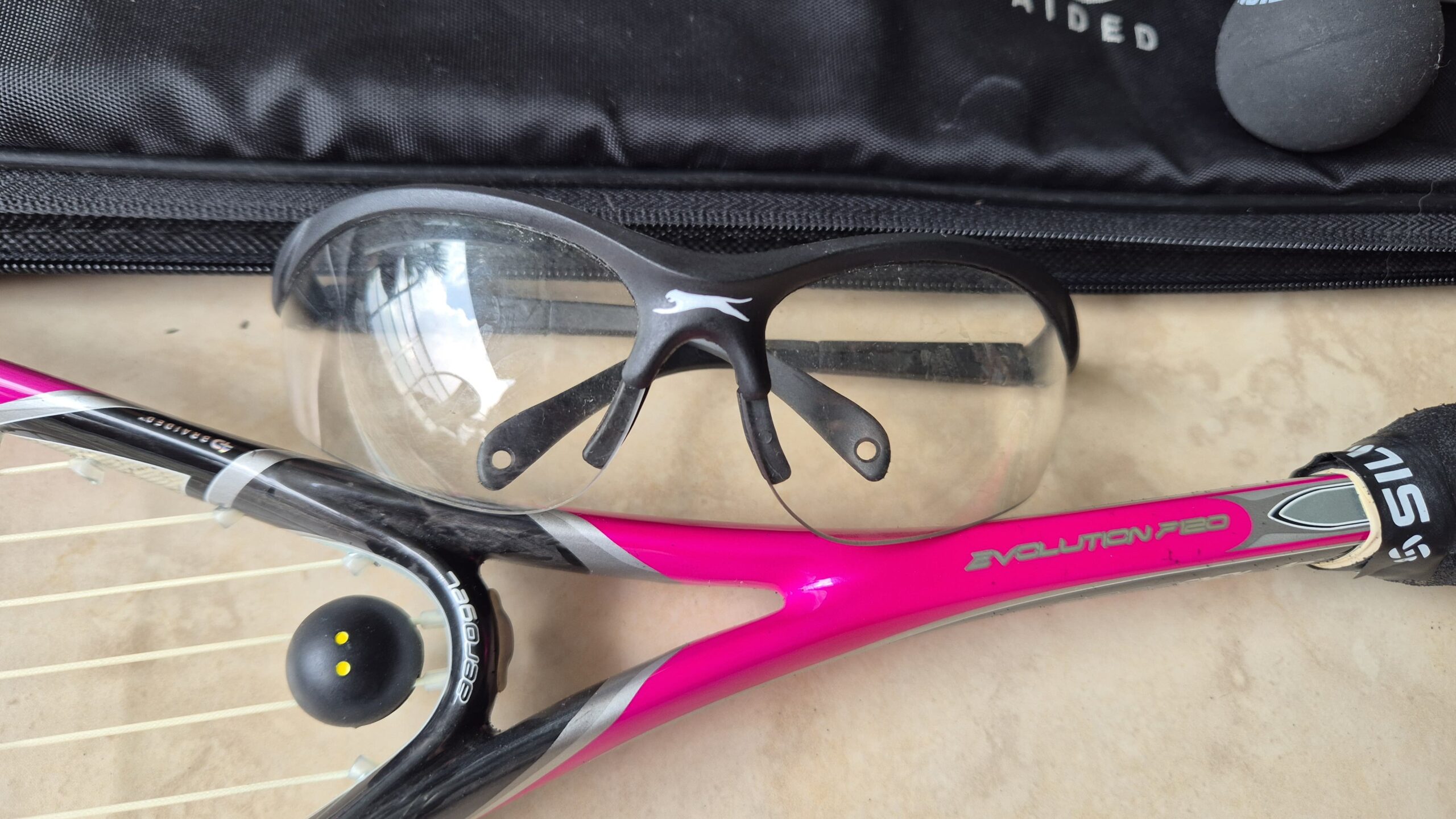 KIT SQUASH: Raqueta de Squash semiprofesional, pelotas de squash y gafas de squash